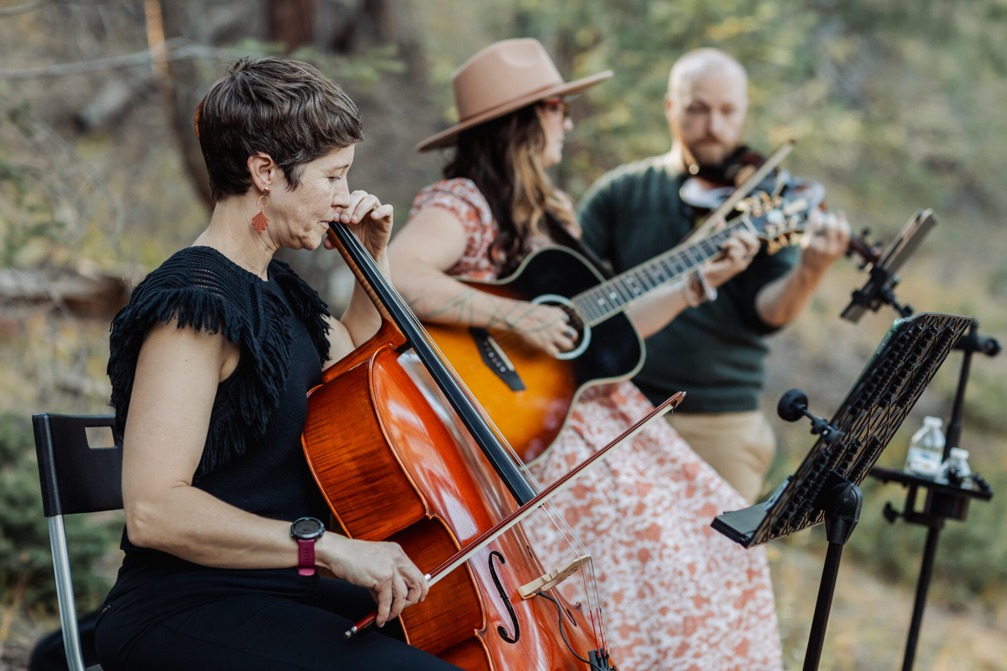 Hummingbirds & the Spoon, led by Alexa Kilgore, playing acoustic music at Juniper Lodge & Treehouses in Evergreen, Colorado.