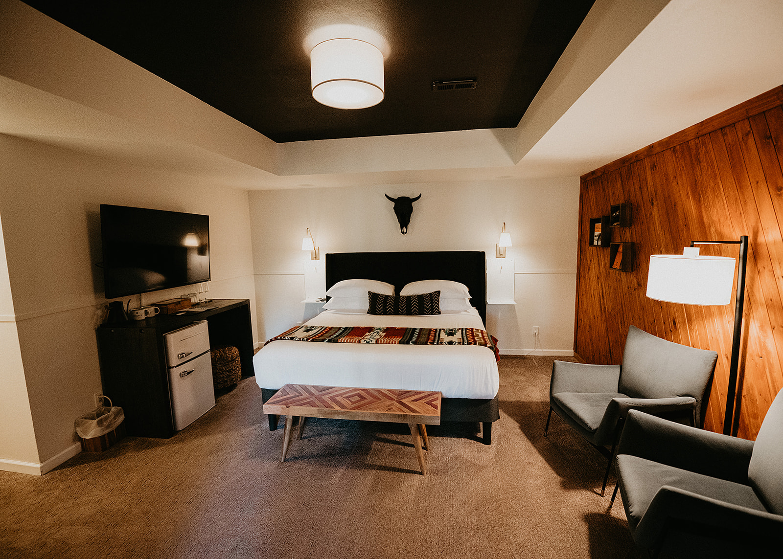 Boxelder King Junior Suite at Juniper Lodge & Treehouses
